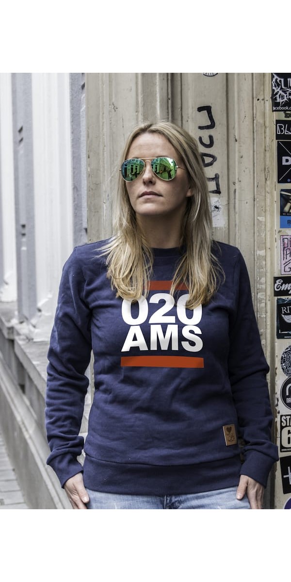 Verslinden Schiereiland beweeglijkheid Sweater donker blauw | 020 AMS wit - Hét kledingmerk van Amsterdam!