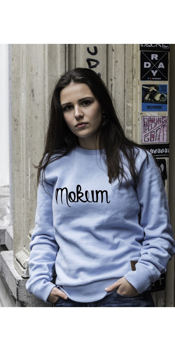 Sweater Licht blauw | Mokum zwart