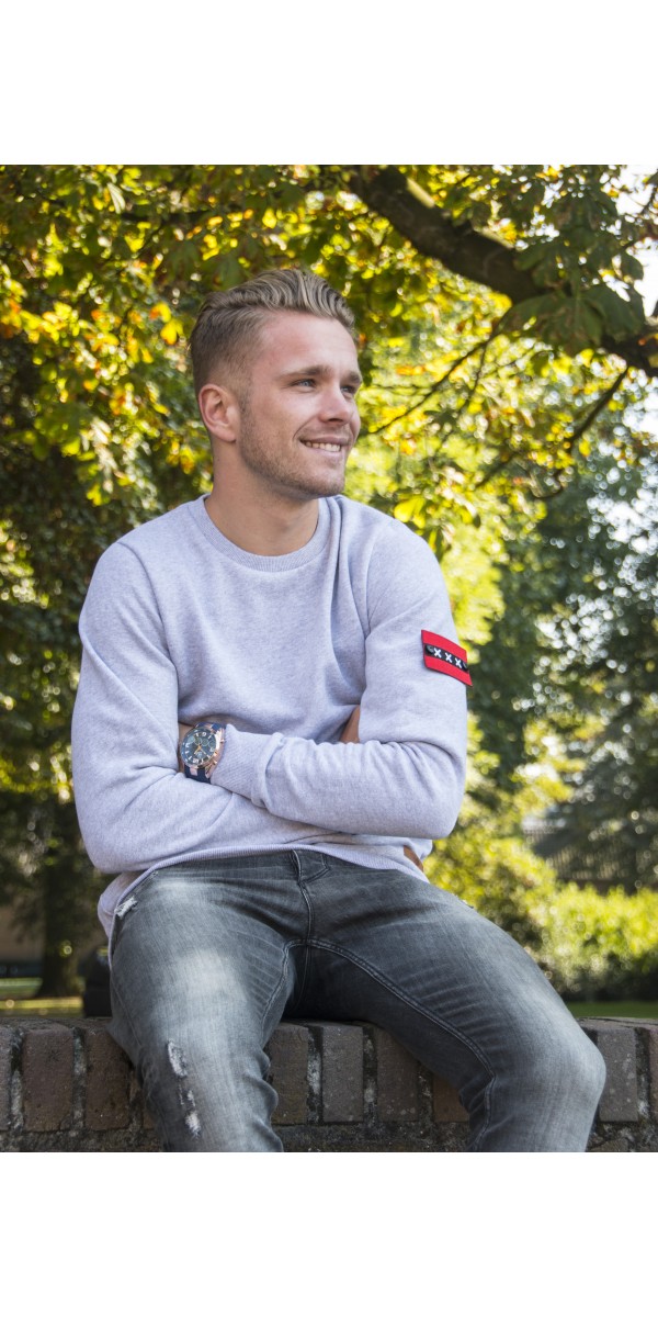 Sweater Grijs | Embleem Amsterdam mouw Rood