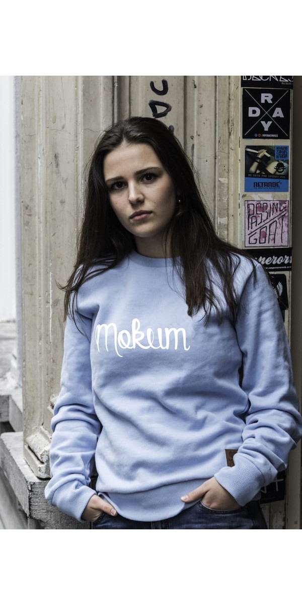 Sweater licht blauw | Mokum wit